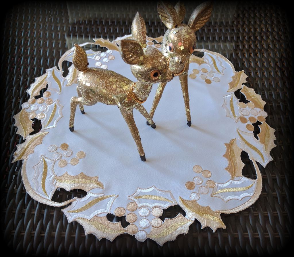 Christmas Doily Gold Mistletoe 15 Inch Embroidered Round Doily